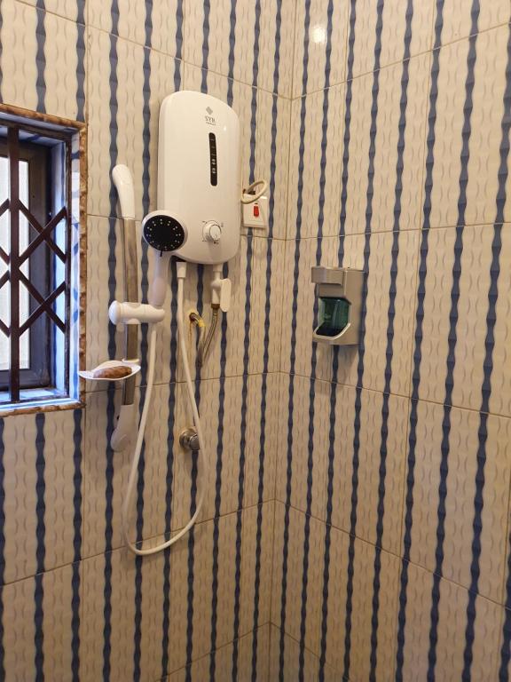 FANTASTIC APARTMENT, 1 master ensuite bedroom, WIFI, air condition, separate living room, 2 toilets, photo