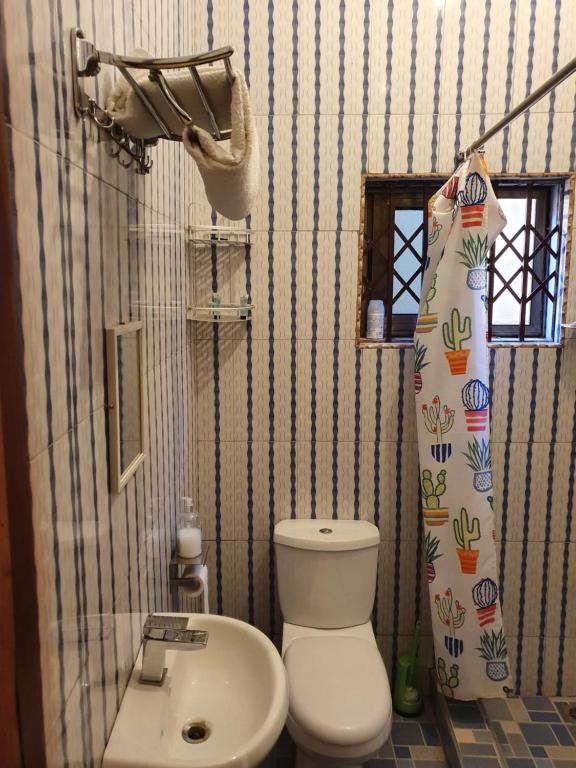 FANTASTIC APARTMENT, 1 master ensuite bedroom, WIFI, air condition, separate living room, 2 toilets, photo