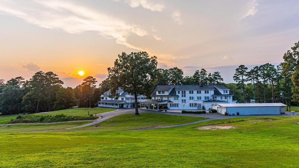 1913 Badin Inn — Hotel in Badin