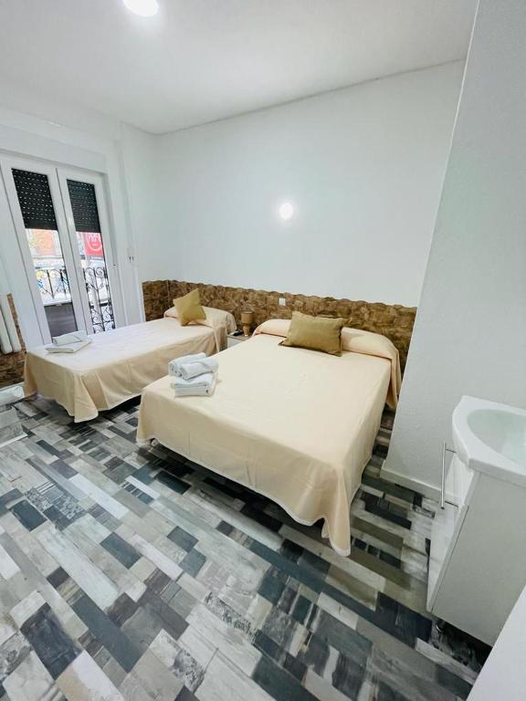 HOSTAL Noche y Dia - 4