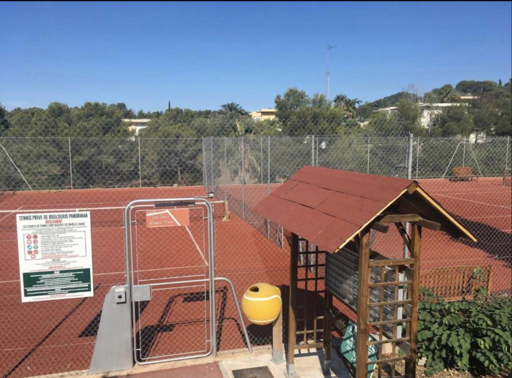 10 à 12 pers FAMILLE Amateurs randonnée Boulouris Panorama Saint Raphael Tennis Piscine partagé - 1