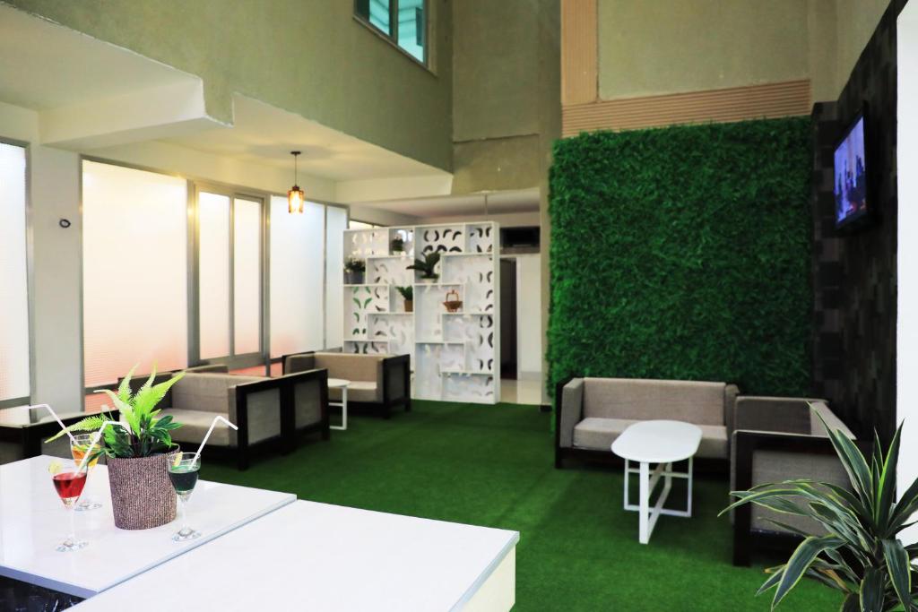 Riverland Hotel photo