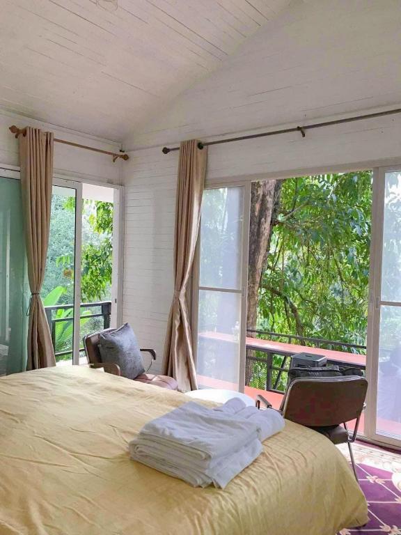 บ้านชายดอย Glamping ดอยแม่แจ๋ม cheason ,Muangpan, Lampang photo