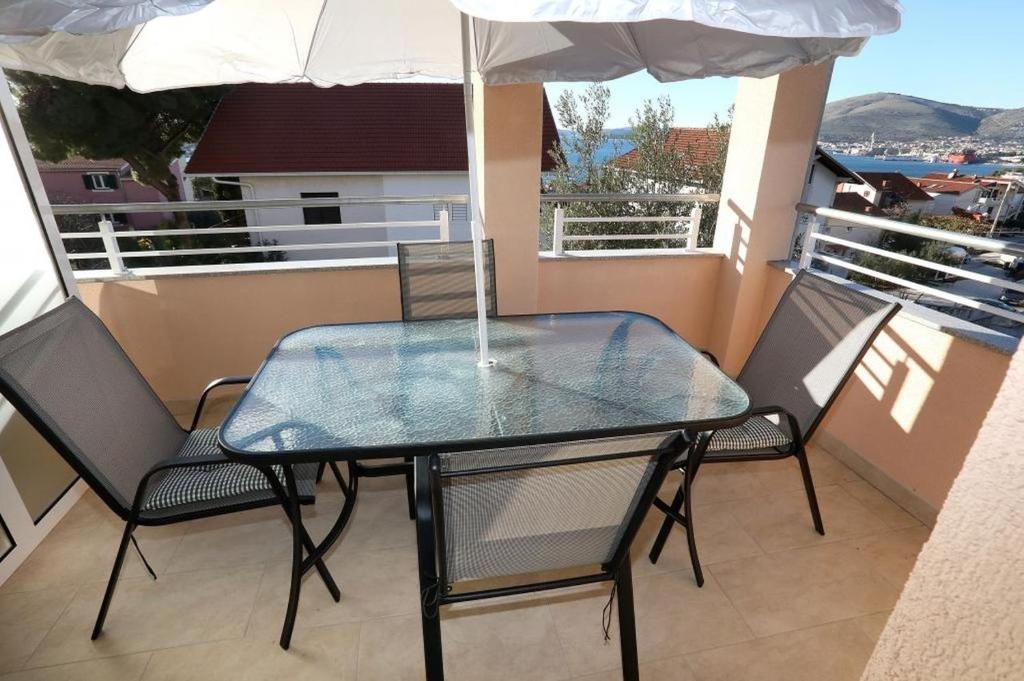 Apartment in Okrug Gornji with sea view, terrace, air conditioning, WIFI 5059-1, Trogir