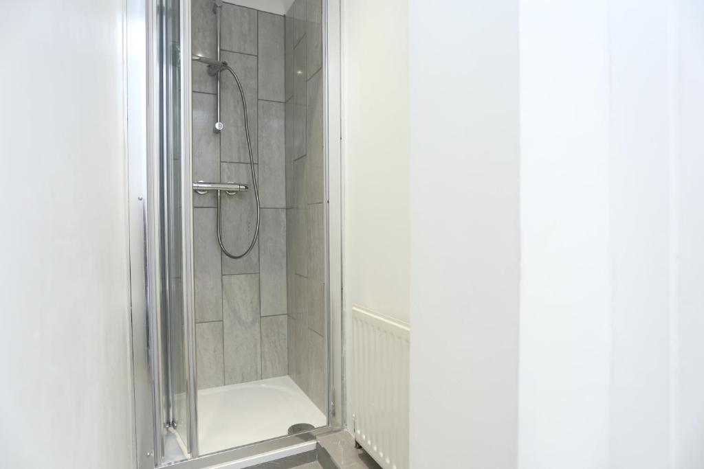 Cosy Room with en-suite bathroom and shared kitchen photo