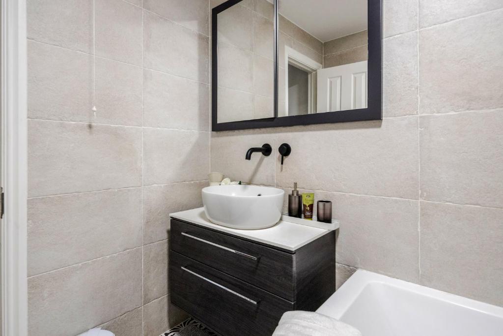 MPL Apartments - Watford The Junction Short-Term Rentals - 2bed-FREE PARKING photo