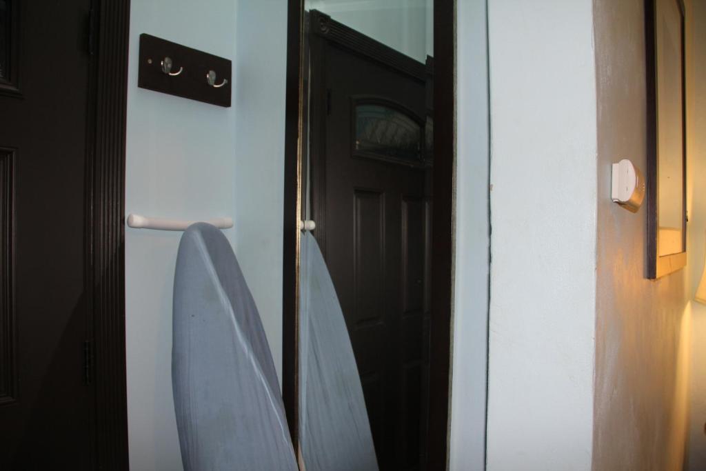 Walking Distance to Food Truck Park, Restaurant Viby Nightlife- Studio photo