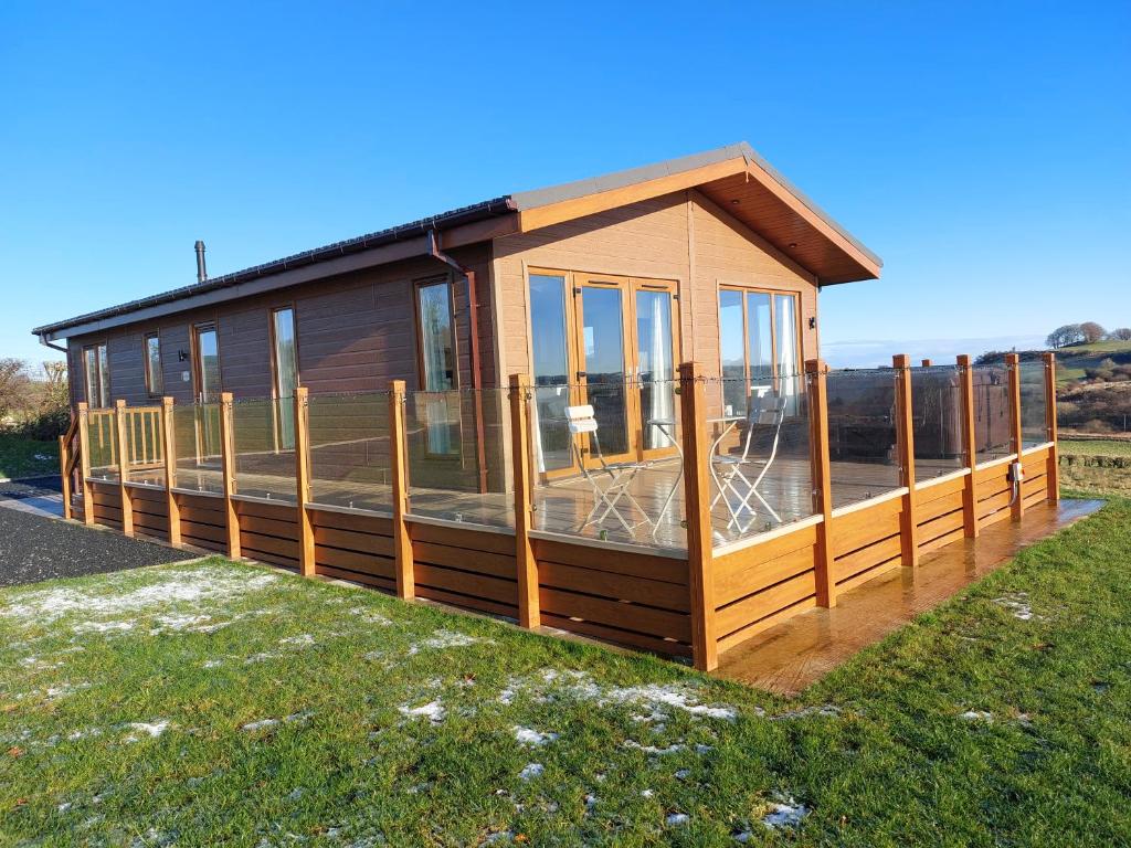 2 Bedroom Sleeps 4 Lodge-Smart Tv-Hot tub-Dogs Ok, Lochwinnoch
