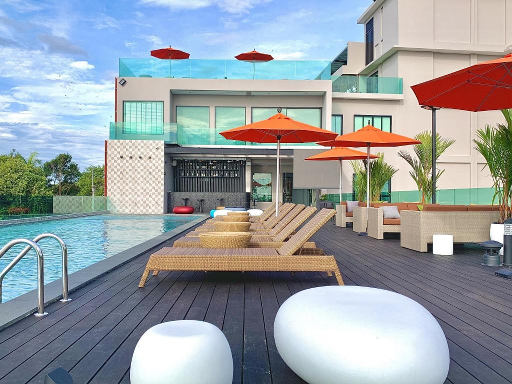 โรงแรมเดอะ โพเอม (The Poem Hotel)