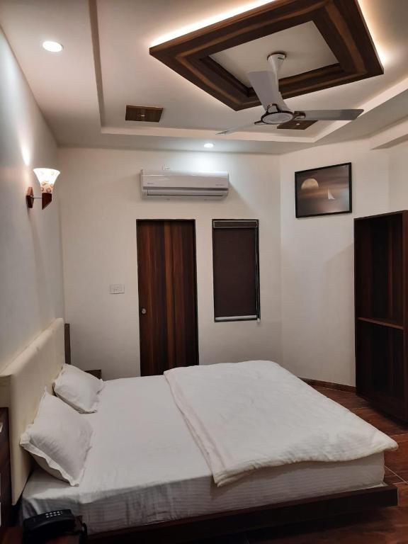 Hotel the grand shiva photo