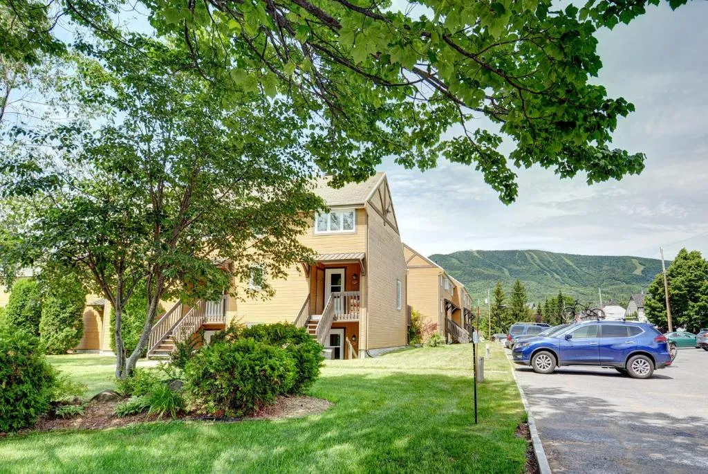 condo sainte-anne, hotel in Beaupré