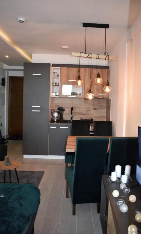 Eagle View Milmari N81 - 4