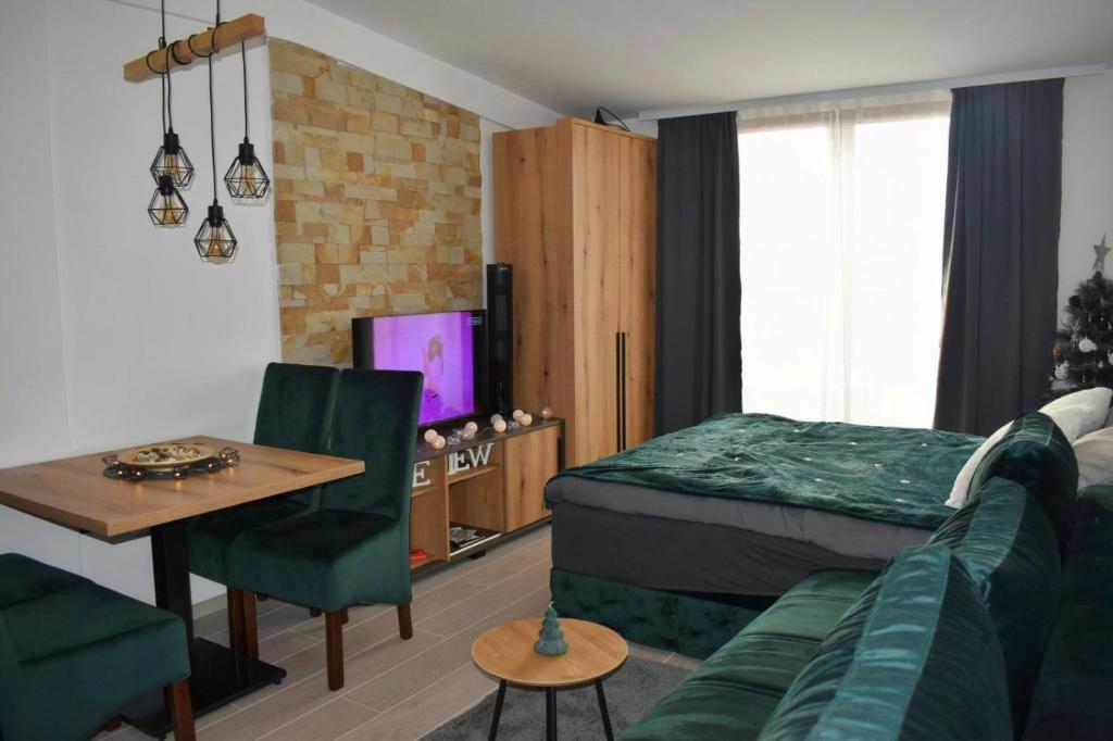 Eagle View Milmari N81 - 2