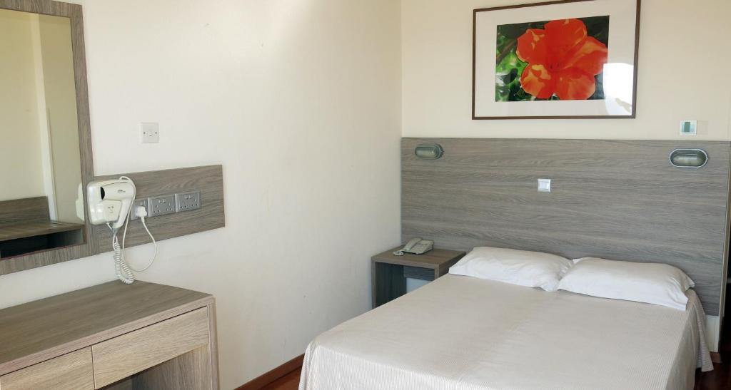 Marina Hotel photo