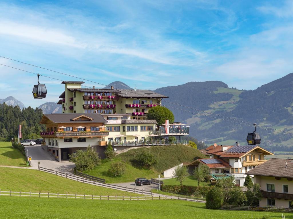 Hotel Waldfriede - Der Logenplatz im Zillertal, Fügen
