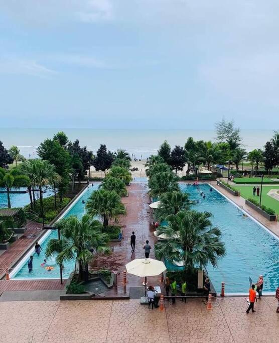 Studio with Privacy Balcony and NETFLIX at TimurBay Sea Front Residence photo