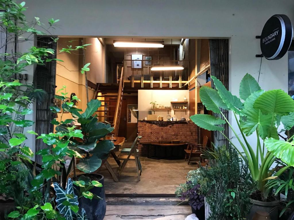 Boundary Hostel and Cafe, Surat Thani