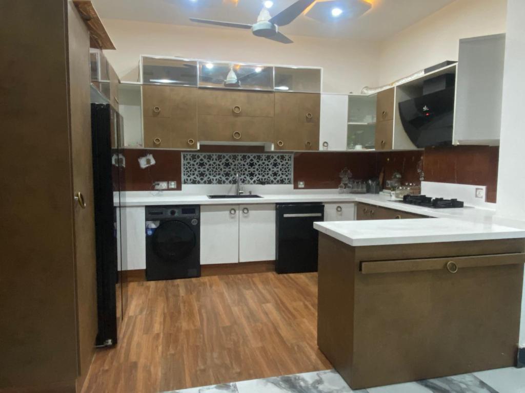 Burj Al Bahria Town Luxury Suites photo