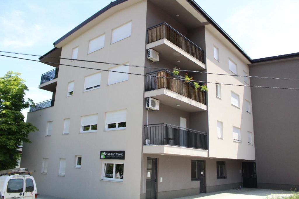 VIP 2 Apartment, Visoko