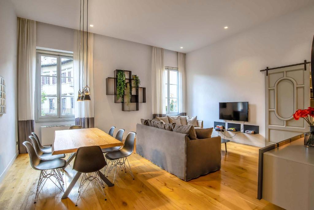 The Beauty of Santa Croce — Hotel in Florence