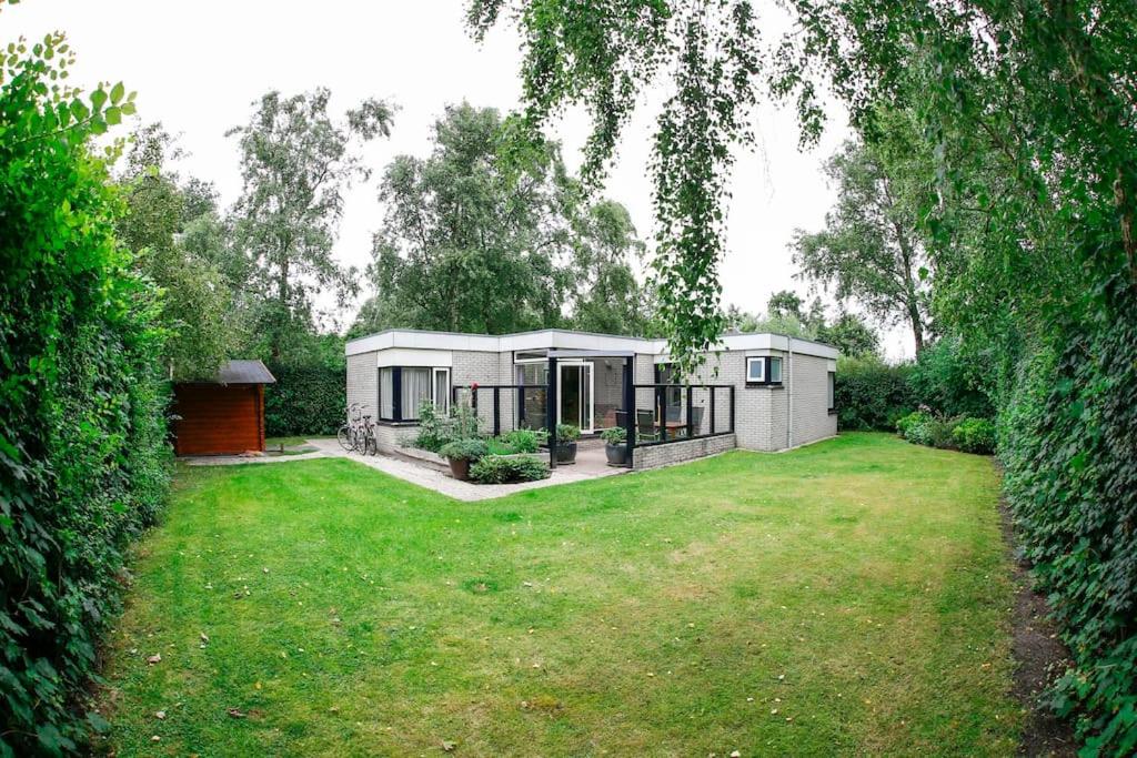 Rustig gelegen bungalow op Texel 전경