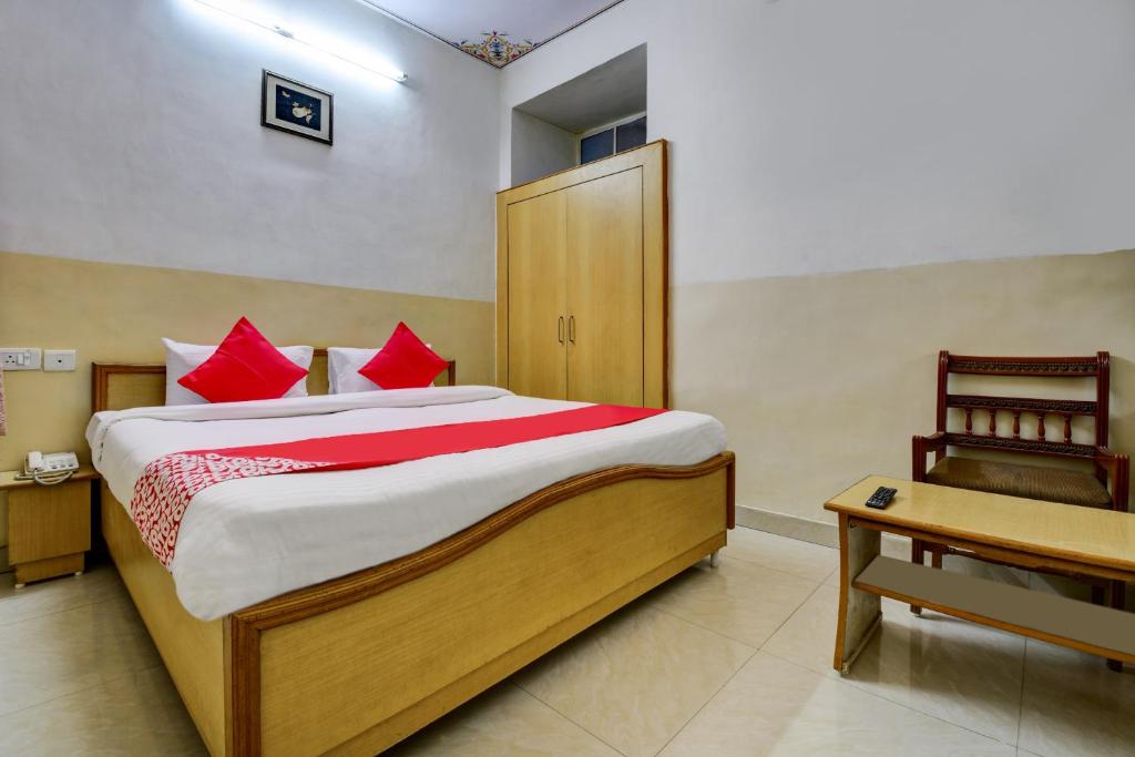OYO Flagship 18321 Hotel Royal Sanj