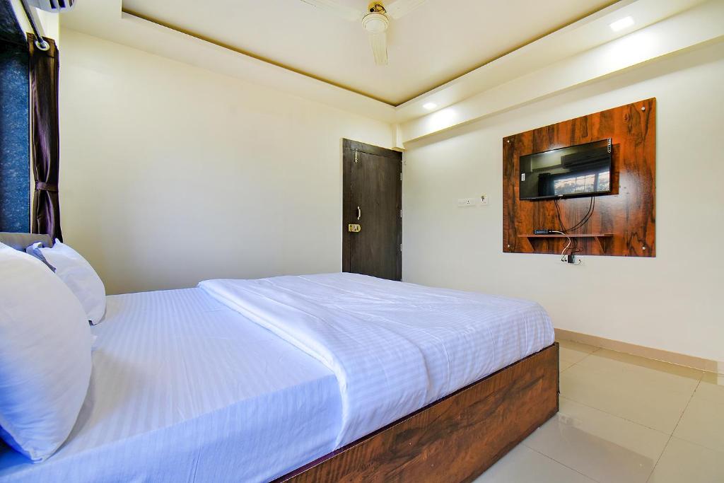 FabHotel White House photo