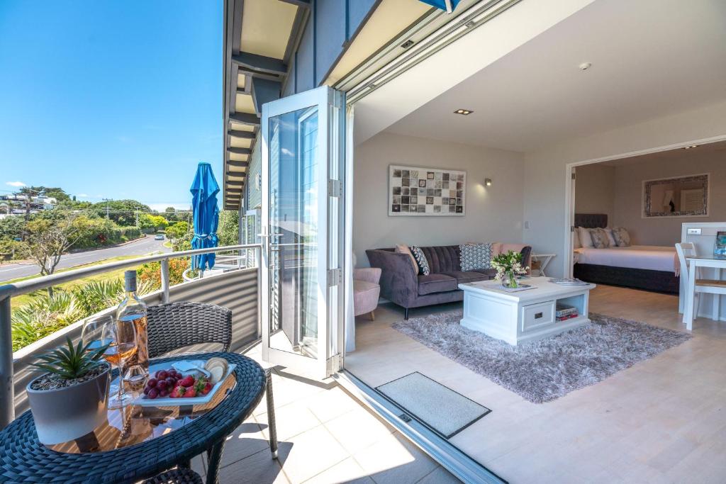 Oneroa Bay Villas photo