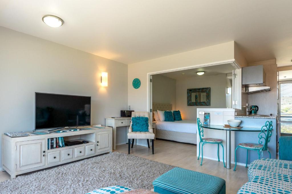 Oneroa Bay Villas photo