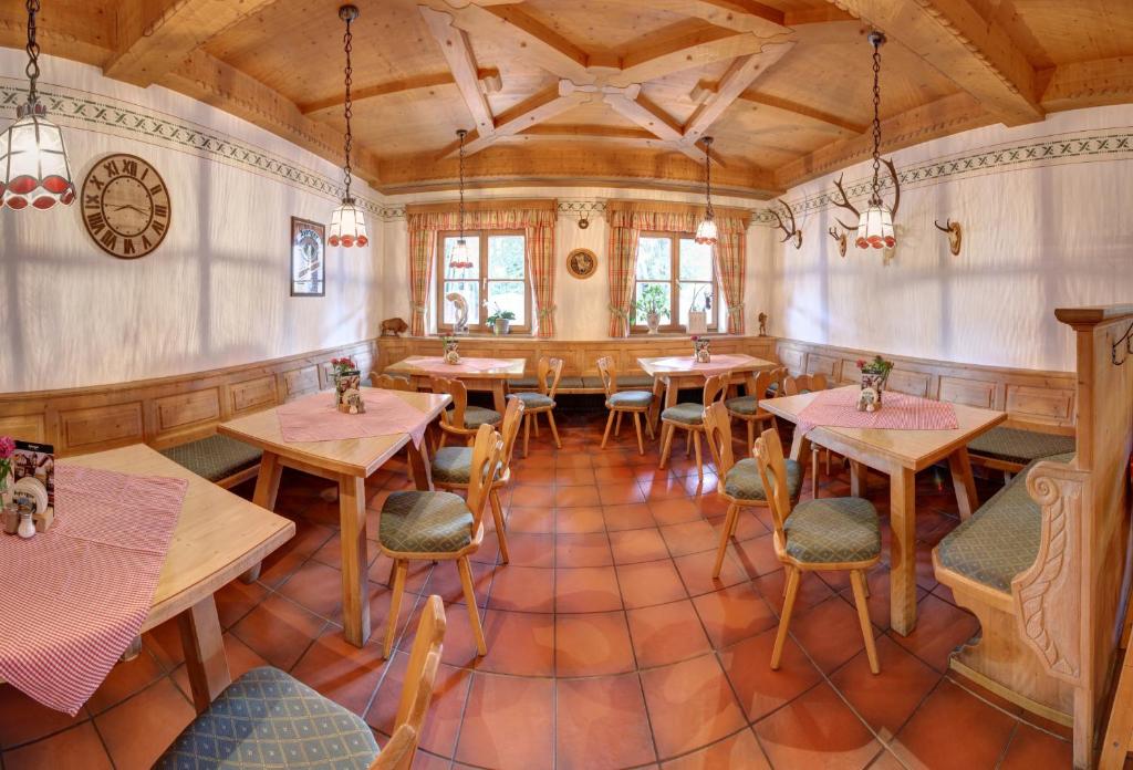 Gasthof-Metzgerei Hirschbichler - Chiemgau Karte - 2