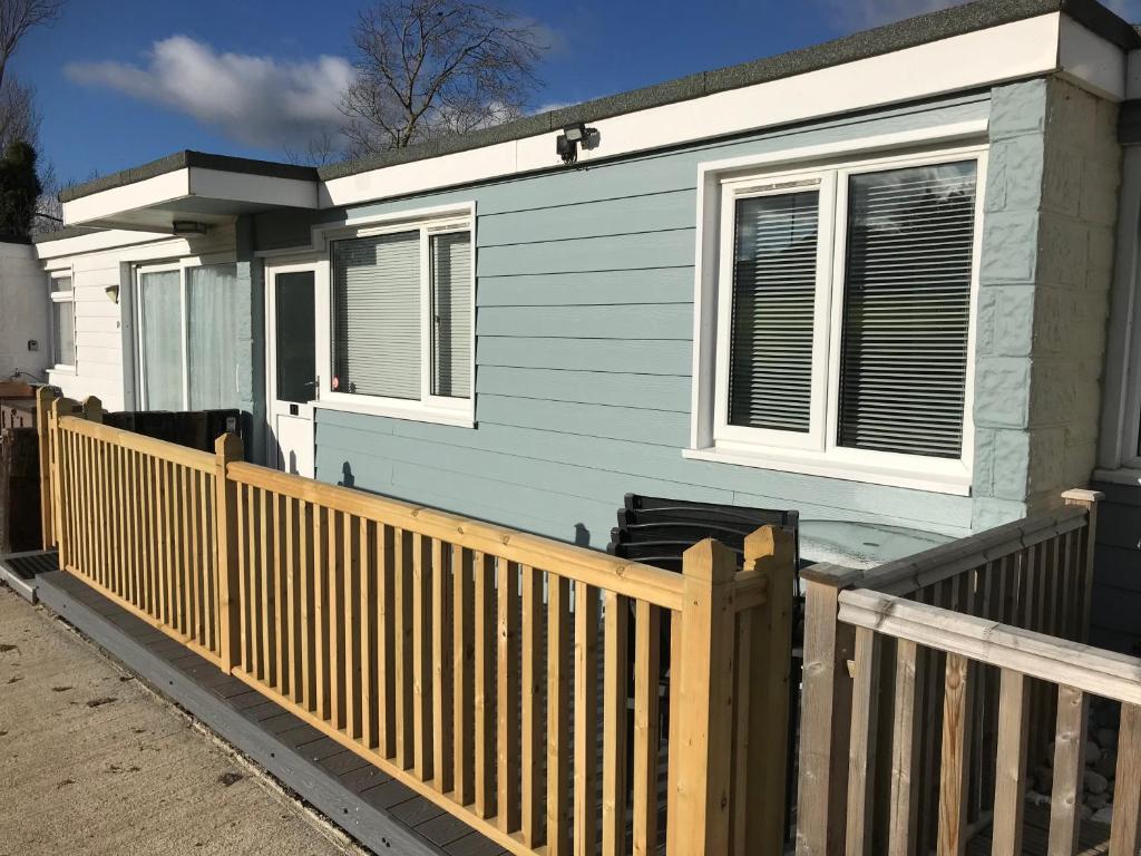 2 Bedroom Chalet SB11, Sandown Bay photo 7