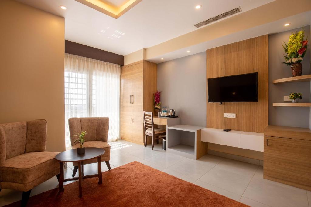 Shared lounge/TV area