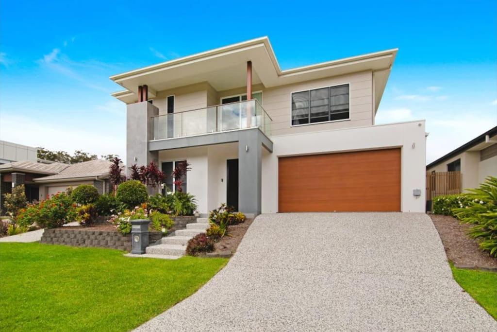 5 brm Luxury Family Home, Theme Parks, Golf Club — Hotel in Gold Coast