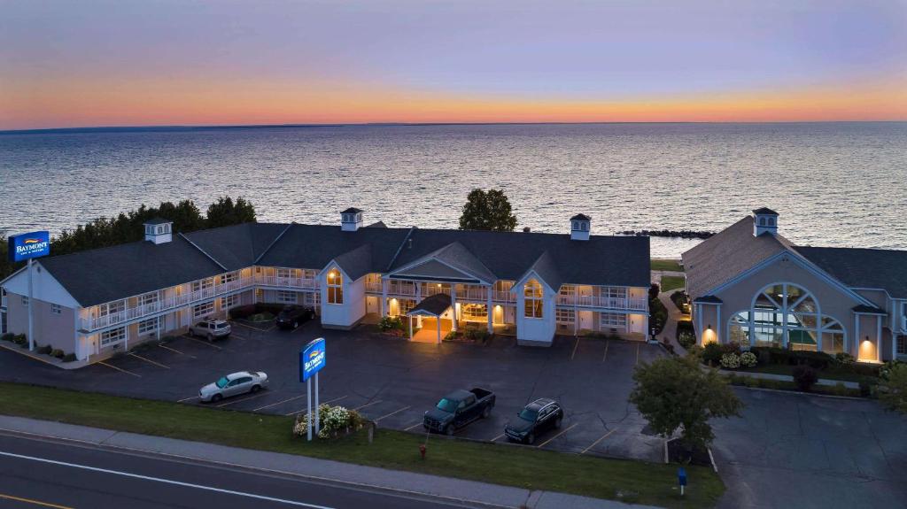 Baymont by Wyndham St. Ignace Lakefront photo