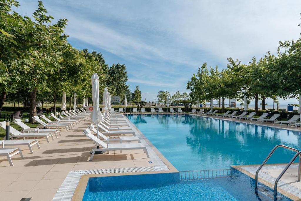 Hotel Giannoulis — Basen in Katerini, Macedonia Środkowa