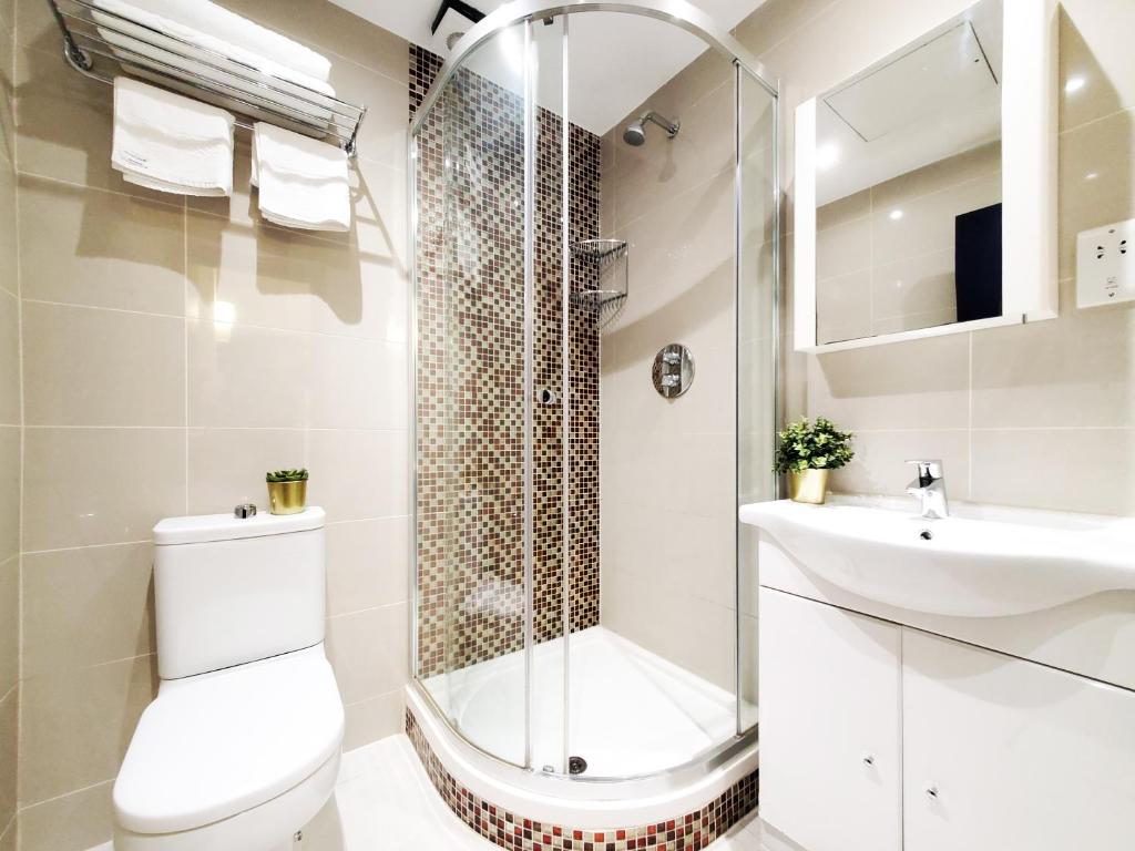 Thames Residences Hyde Park photo