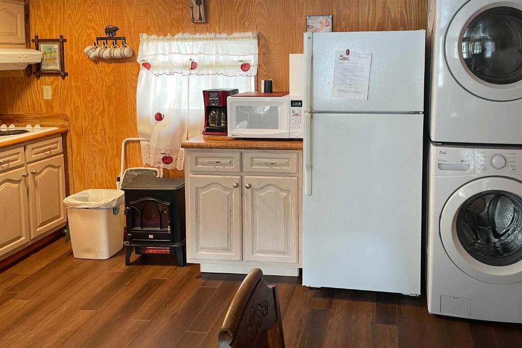 Pet-Friendly Cloudcroft Cabin with Forest Views! photo
