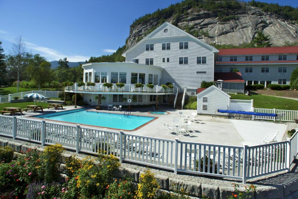 White Mountain Hotel and Resort — Hotel in Hales Location (NH)