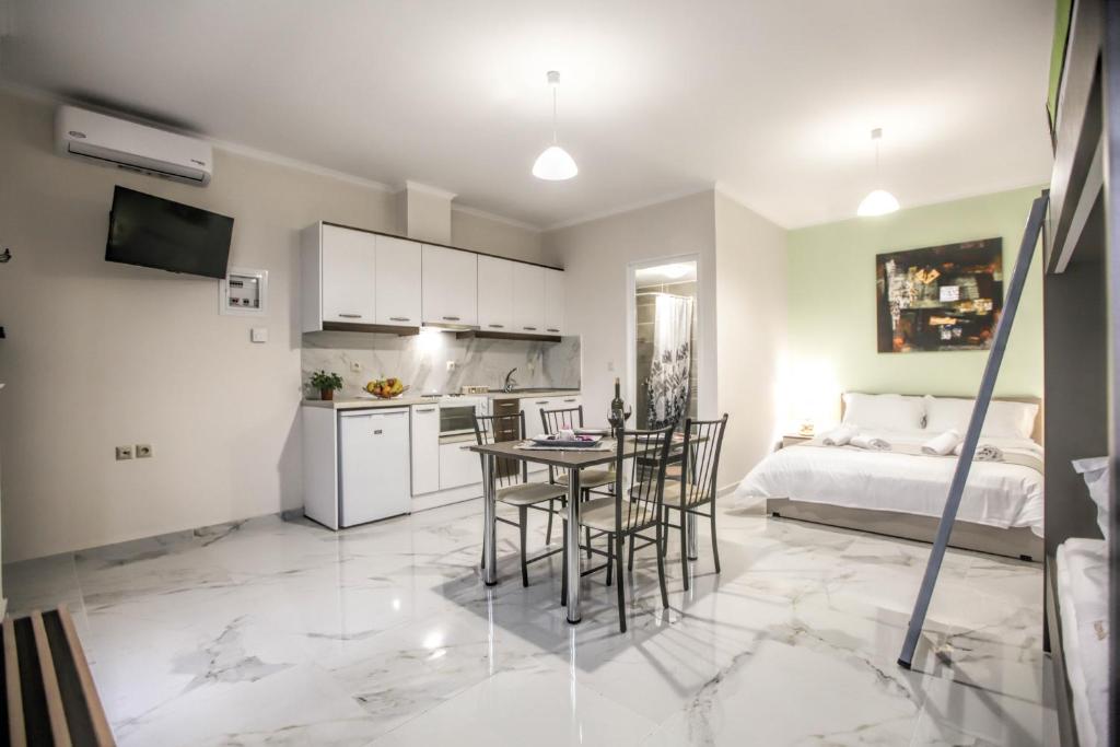 Del Sol #2 Meteora Luxurious Family Suites, Kalambaka