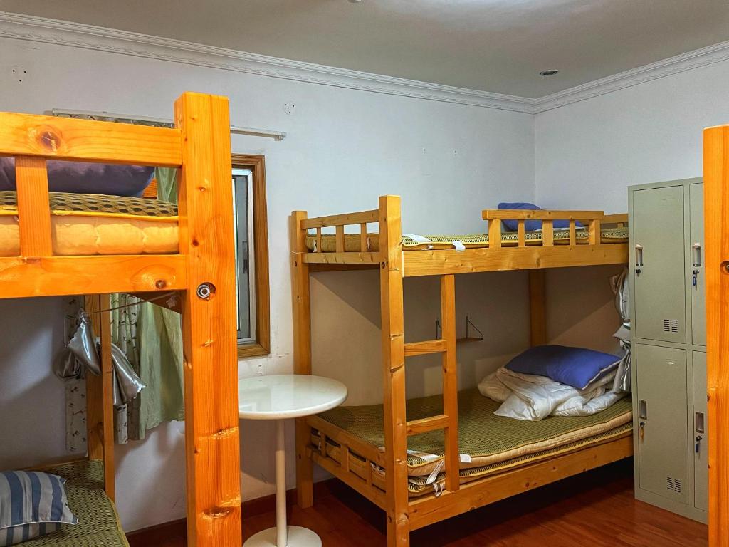 Yellow House Hostel Huizhou West Lake photo