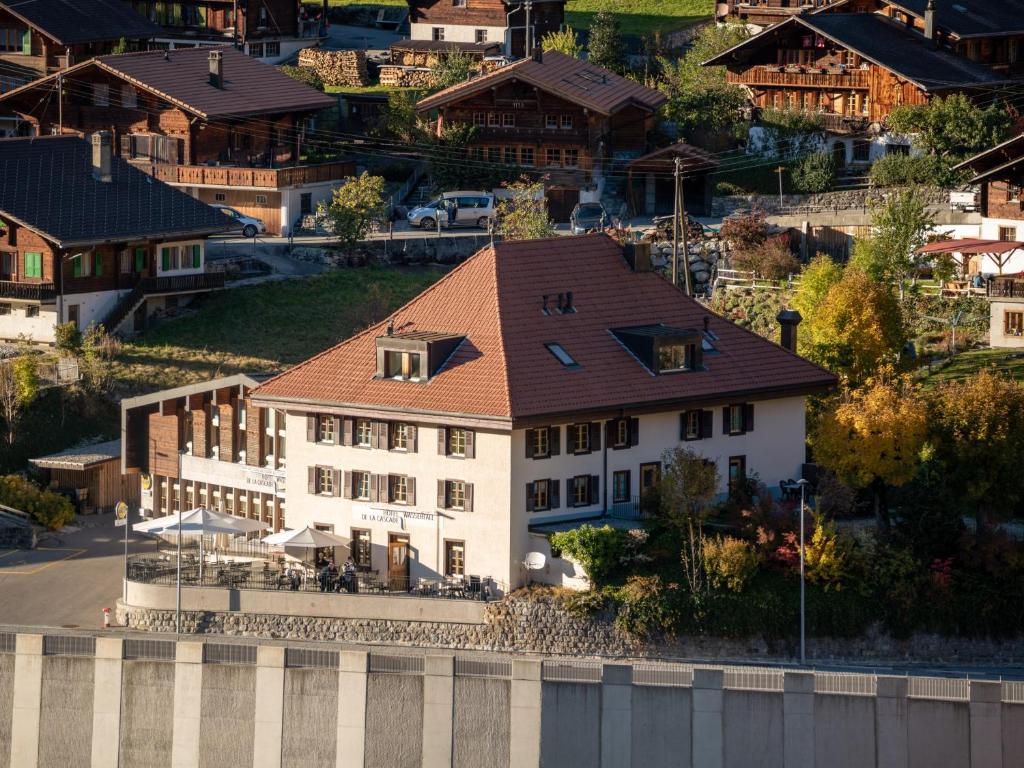 Hotel Wasserfall — Hotel in Jaun