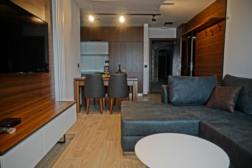 Apart & Spa Zoned - 3