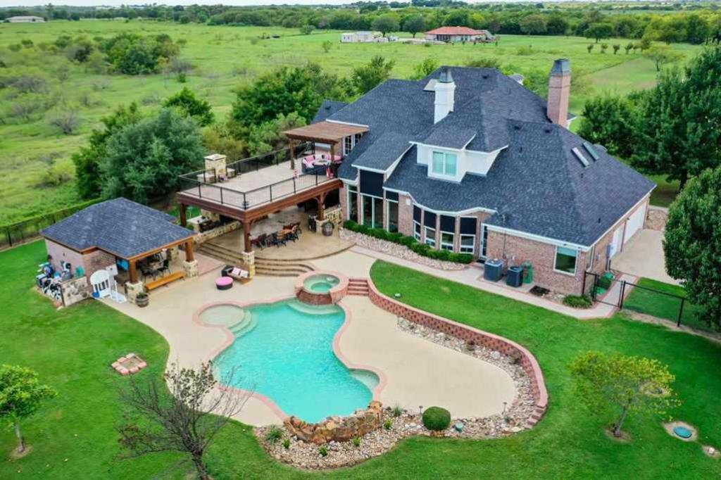 up to 35 OFF Luxury 5 Acre Private Estate on Lake Ray Roberts