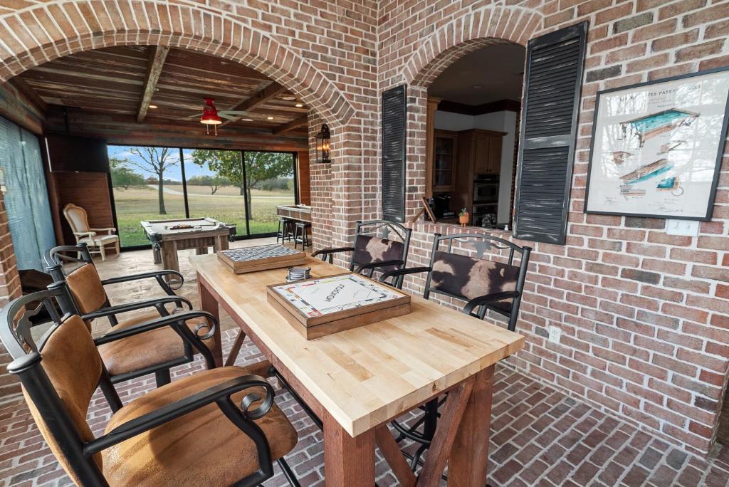 up to 35 OFF Luxury 5 Acre Private Estate on Lake Ray Roberts, Sanger, TX