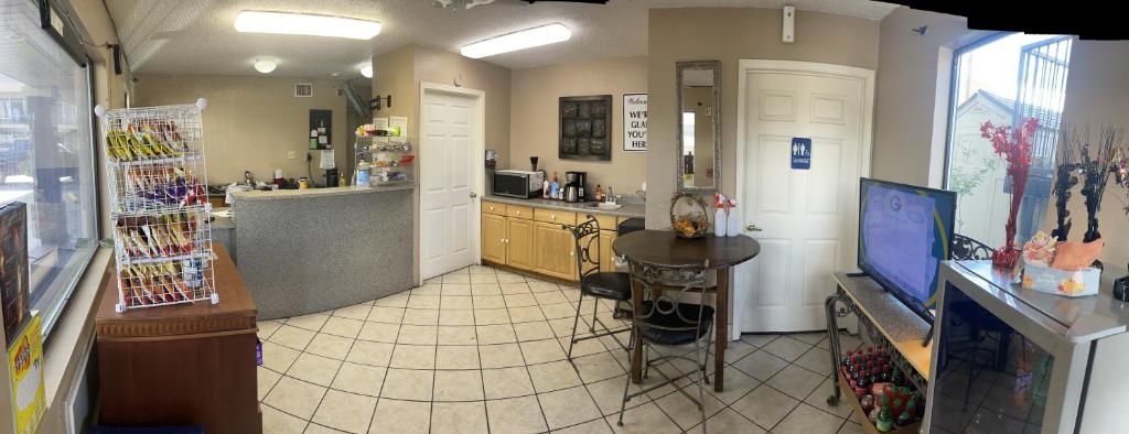 BEST BUDGET INN BASTROP photo