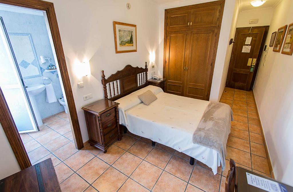 Hostal Marissal by Dorobe — Hotel rooms in Nerja, Andalusia