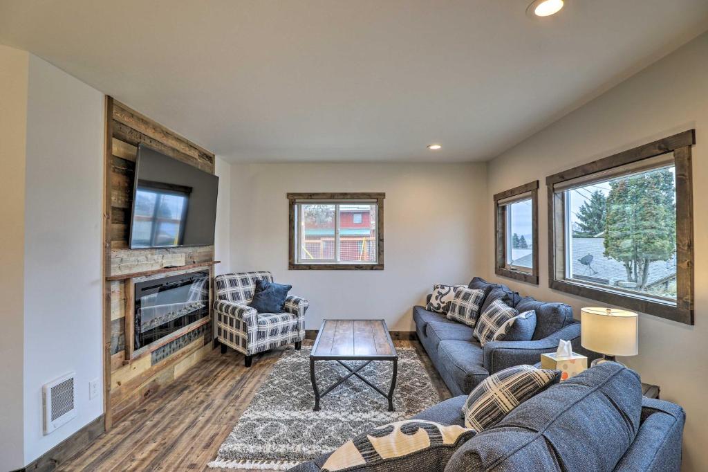 Newly Built Bigfork Gem about 1 Mi to Fish and Hike, Bigfork