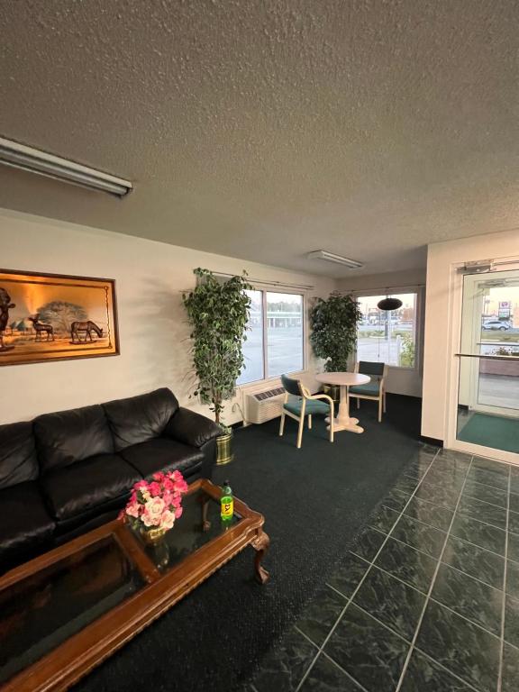 Garden Inn & Suites photo