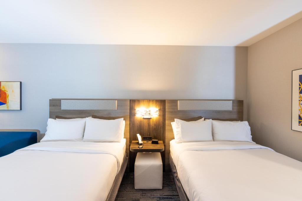 Holiday Inn Express And Suites Harrisonburg University Area photo