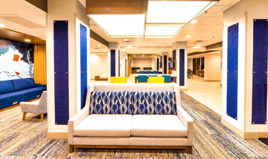 Holiday Inn Express And Suites Harrisonburg University Area photo